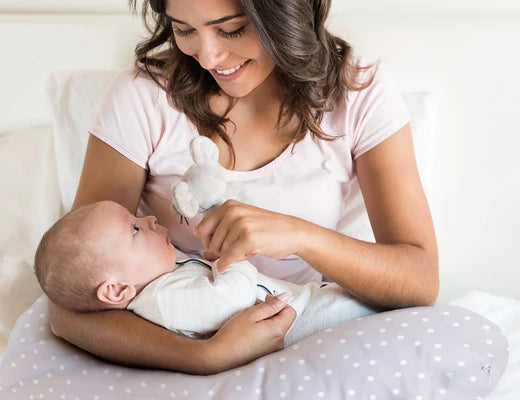 Lohnt sich ein Stillkissen? Wir erklären Dir die Vor - und Nachteile! - Joyfill